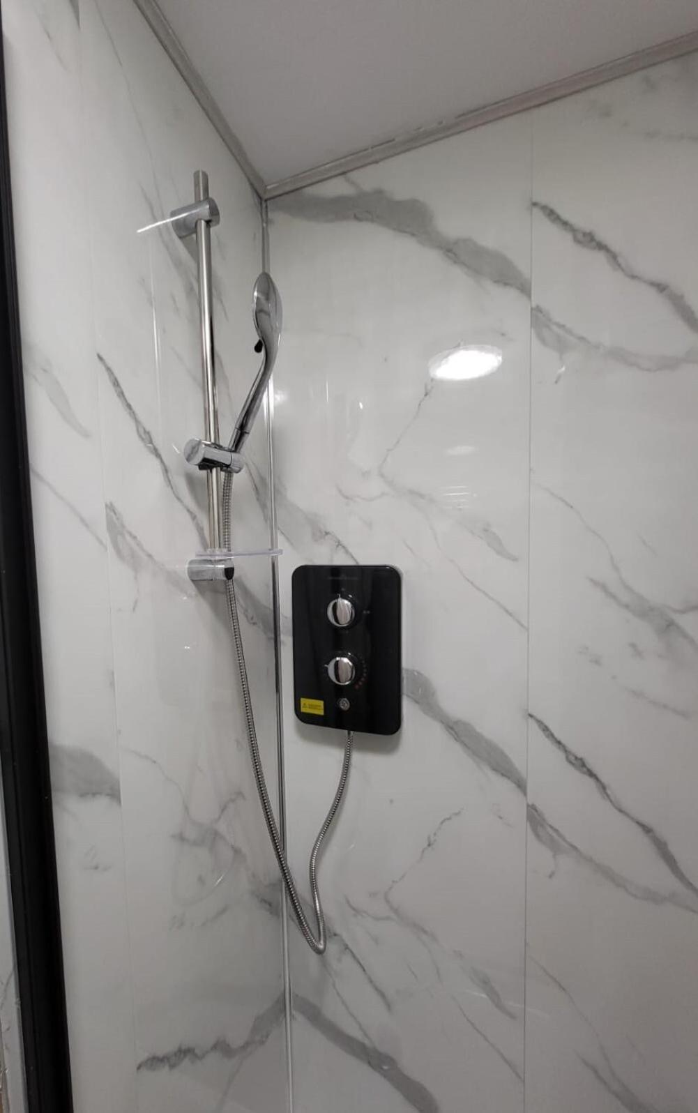 Fb3- Basement Studio Fits 2 Near Hyde Park *